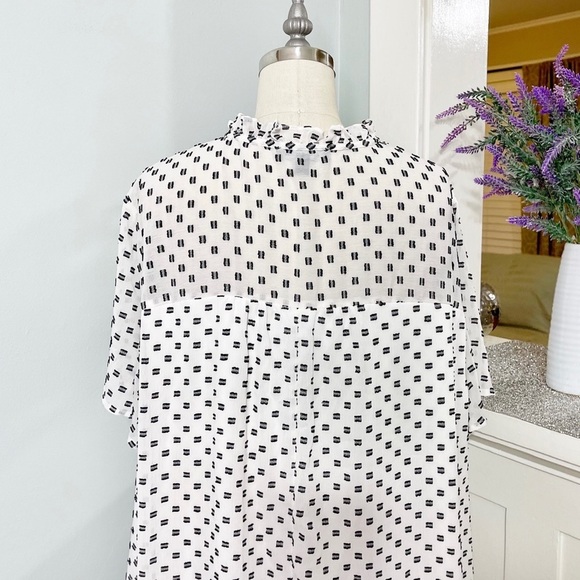 Lane Bryant V Neck Flutter Sleeve Blouse White Textured Top 18 - Picture 6 of 10